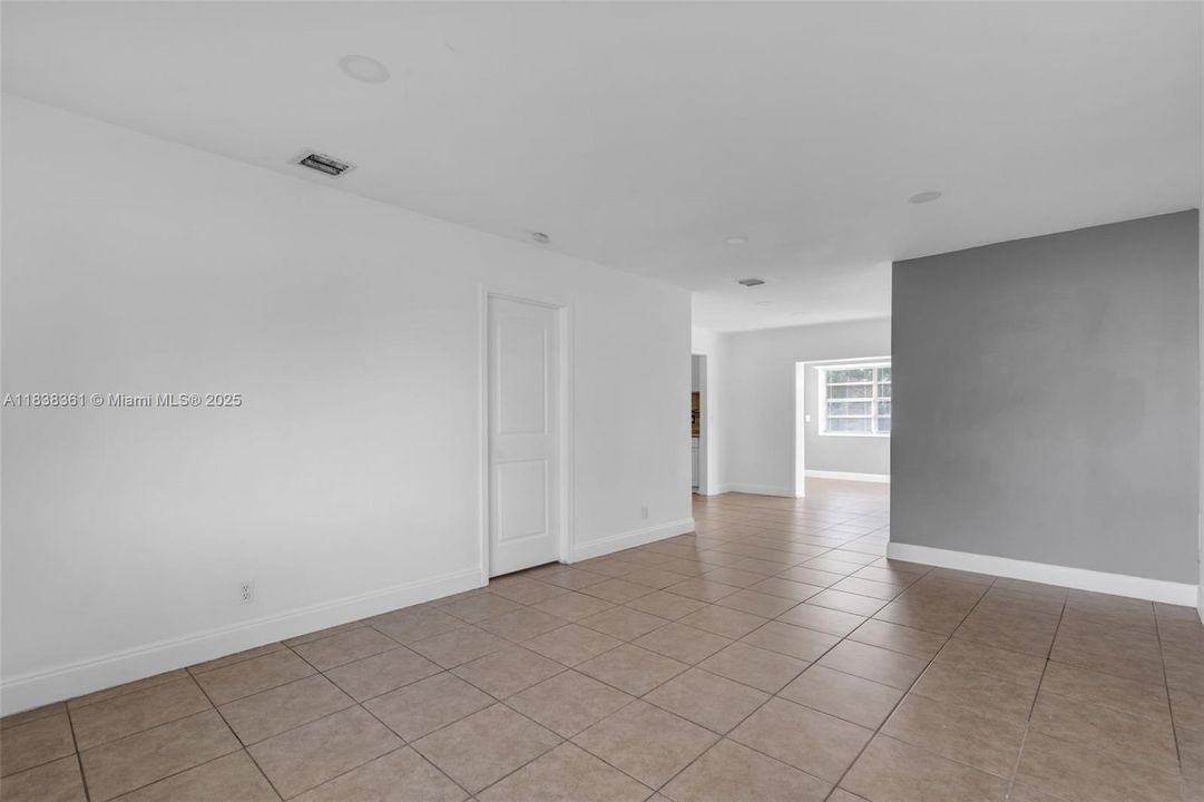 Recently Rented: $3,000 (3 beds, 2 baths, 1145 Square Feet)