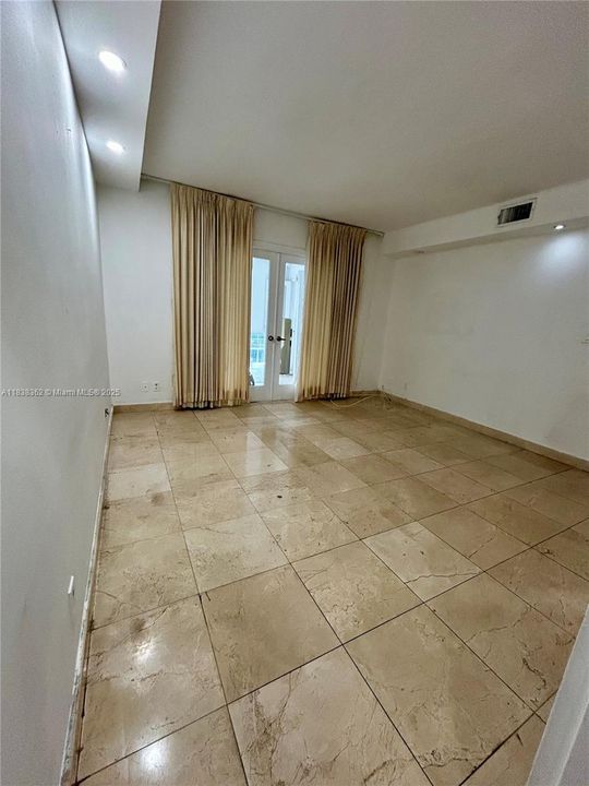 En Venta: $549,770 (2 camas, 2 baños, 980 Pies cuadrados)