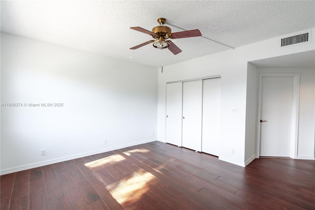 На продажу: $529,900 (2 спален, 2 ванн, 1230 Квадратных фут)