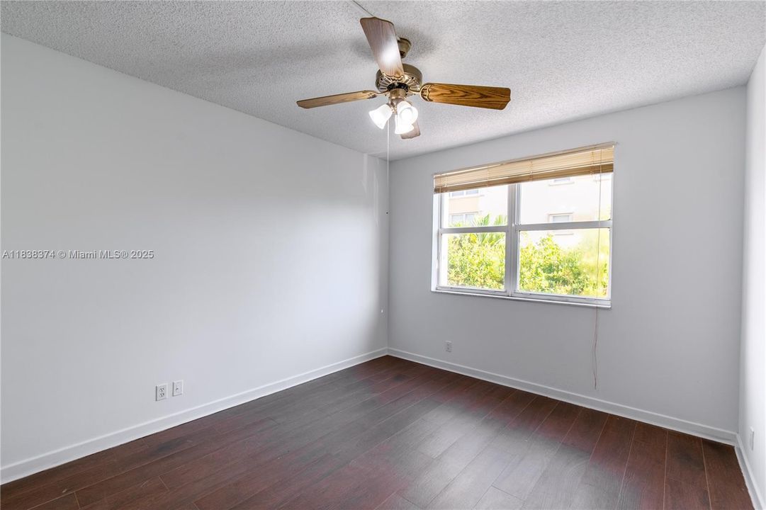 На продажу: $529,900 (2 спален, 2 ванн, 1230 Квадратных фут)