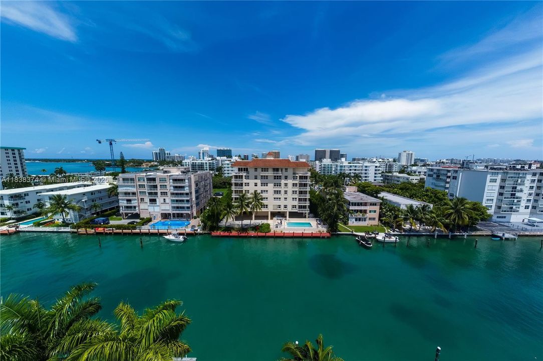 На продажу: $529,900 (2 спален, 2 ванн, 1230 Квадратных фут)