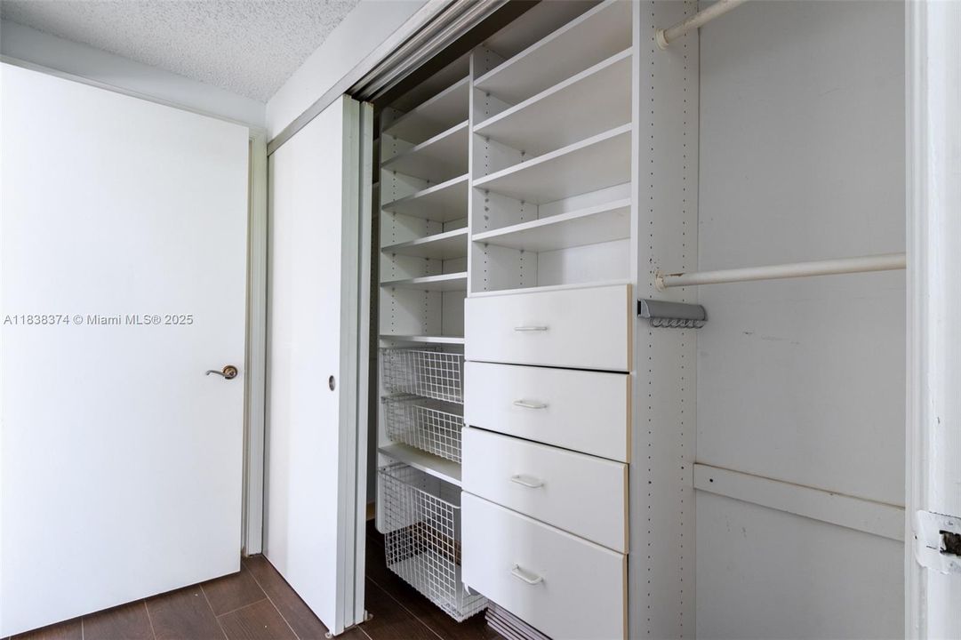 На продажу: $529,900 (2 спален, 2 ванн, 1230 Квадратных фут)