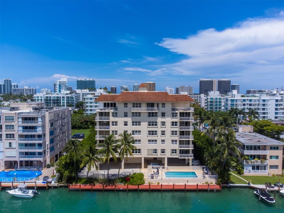 На продажу: $529,900 (2 спален, 2 ванн, 1230 Квадратных фут)