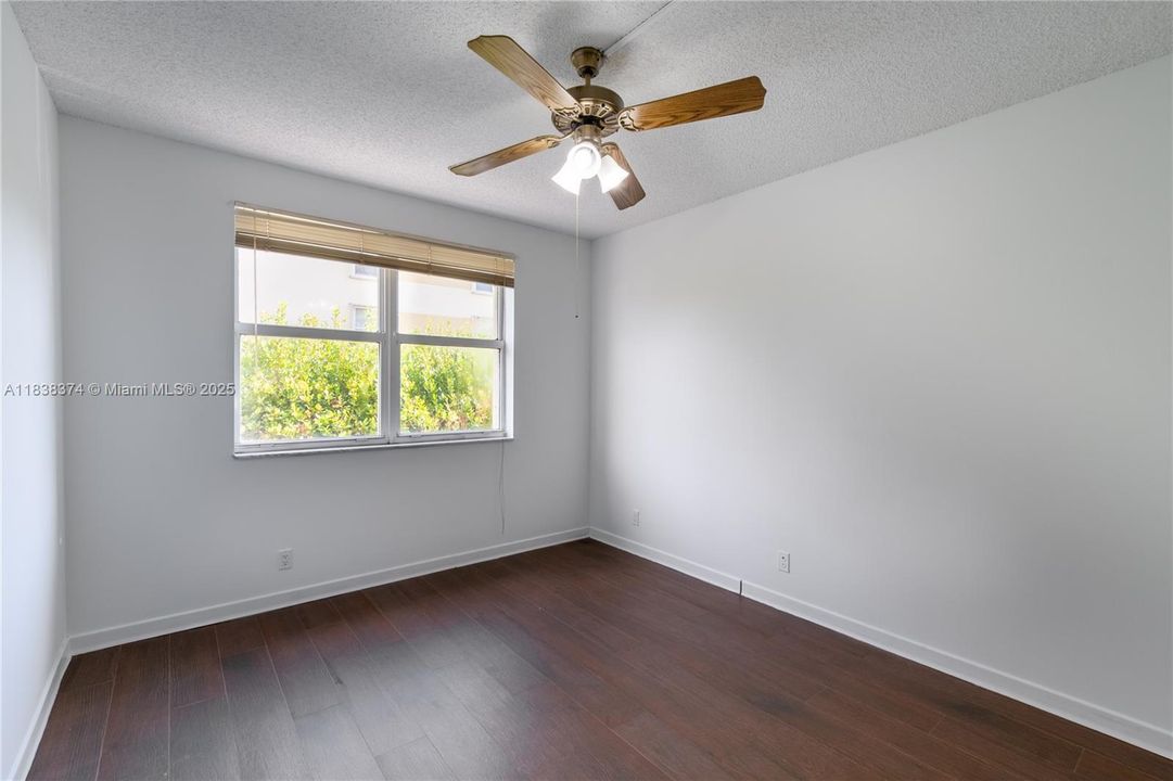 На продажу: $529,900 (2 спален, 2 ванн, 1230 Квадратных фут)