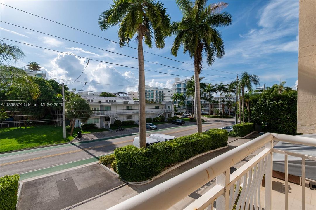 На продажу: $529,900 (2 спален, 2 ванн, 1230 Квадратных фут)