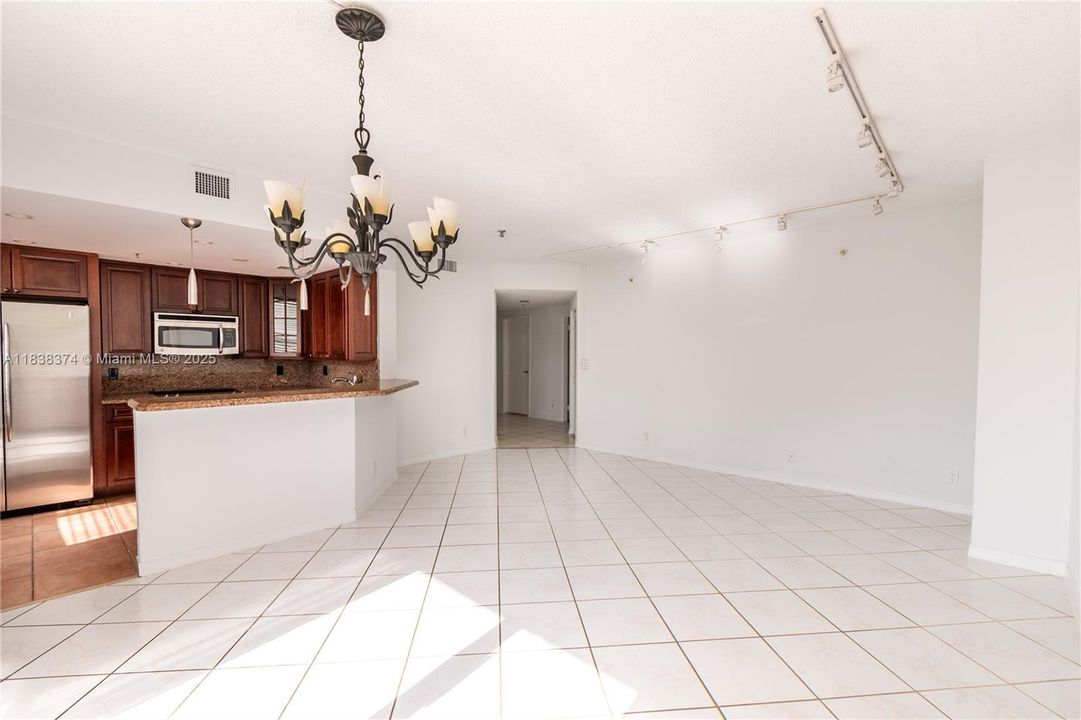 На продажу: $529,900 (2 спален, 2 ванн, 1230 Квадратных фут)