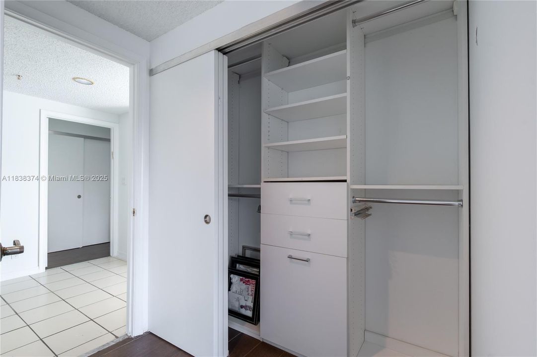 На продажу: $529,900 (2 спален, 2 ванн, 1230 Квадратных фут)