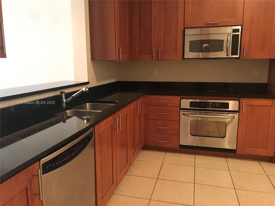 For Rent: $4,100 (3 beds, 2 baths, 1670 Square Feet)