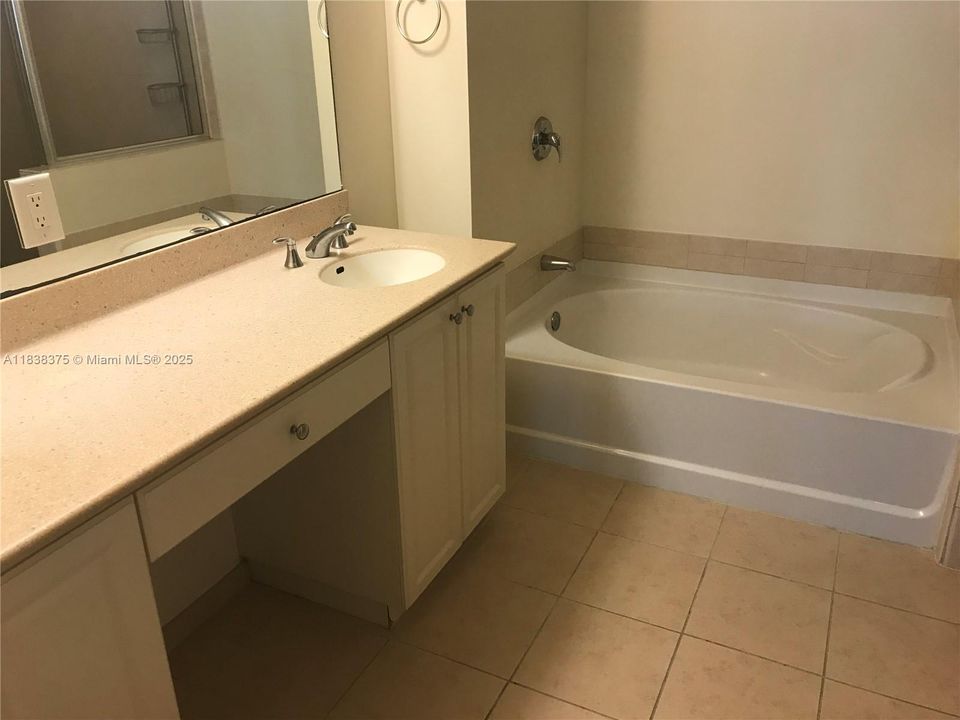 For Rent: $4,100 (3 beds, 2 baths, 1670 Square Feet)