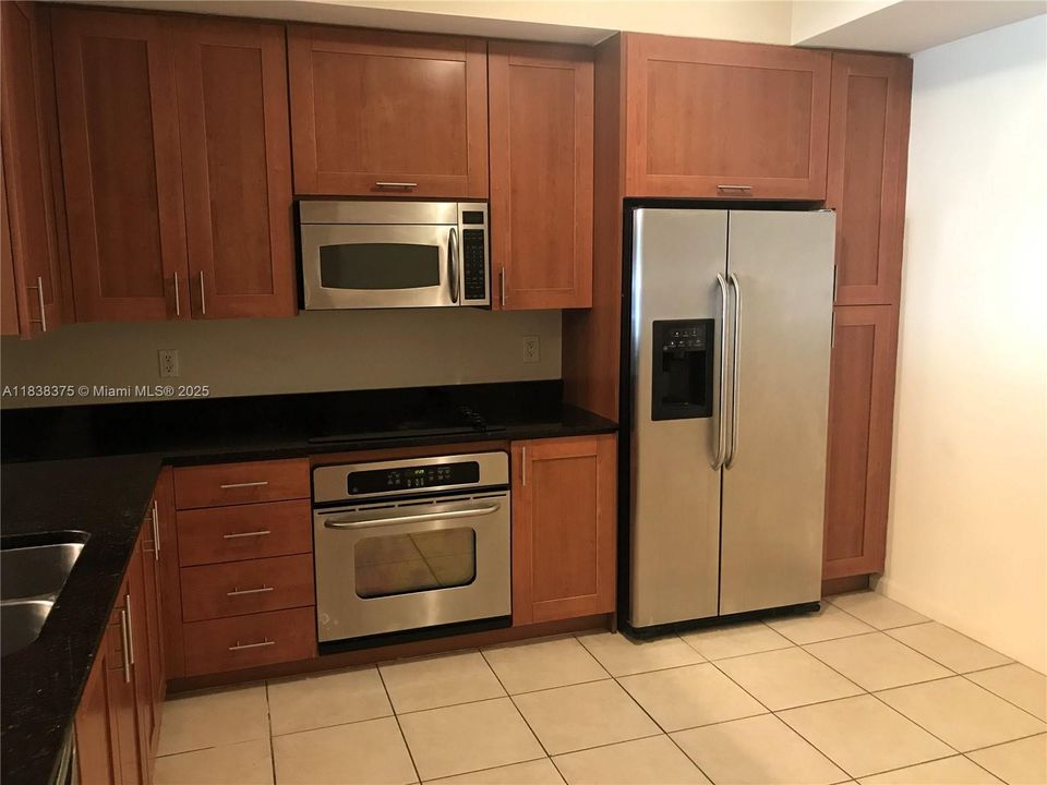 For Rent: $4,100 (3 beds, 2 baths, 1670 Square Feet)