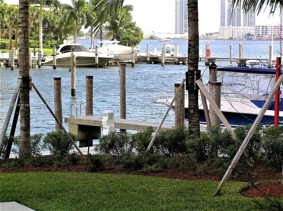 For Rent: $4,100 (3 beds, 2 baths, 1670 Square Feet)