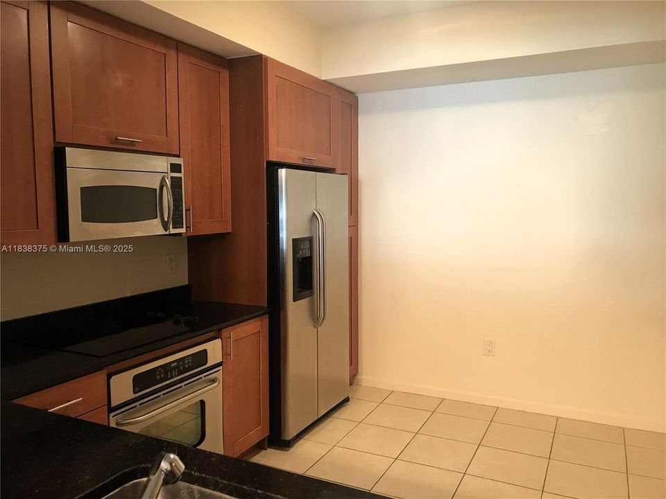 For Rent: $4,100 (3 beds, 2 baths, 1670 Square Feet)