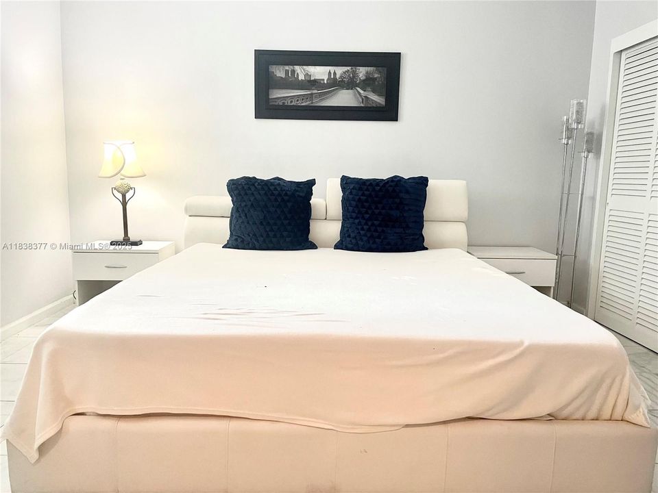 Recently Rented: $2,100 (1 beds, 1 baths, 816 Square Feet)