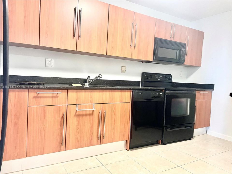 Recently Rented: $2,100 (1 beds, 1 baths, 816 Square Feet)