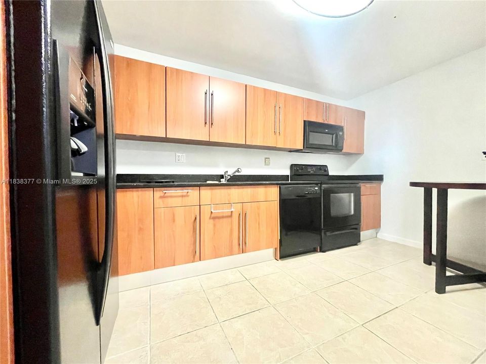 Recently Rented: $2,100 (1 beds, 1 baths, 816 Square Feet)