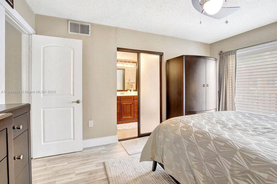 En Venta: $462,000 (3 camas, 2 baños, 1316 Pies cuadrados)