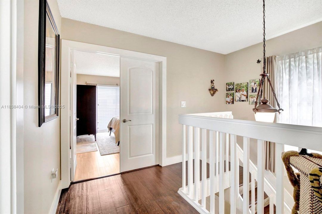 En Venta: $462,000 (3 camas, 2 baños, 1316 Pies cuadrados)