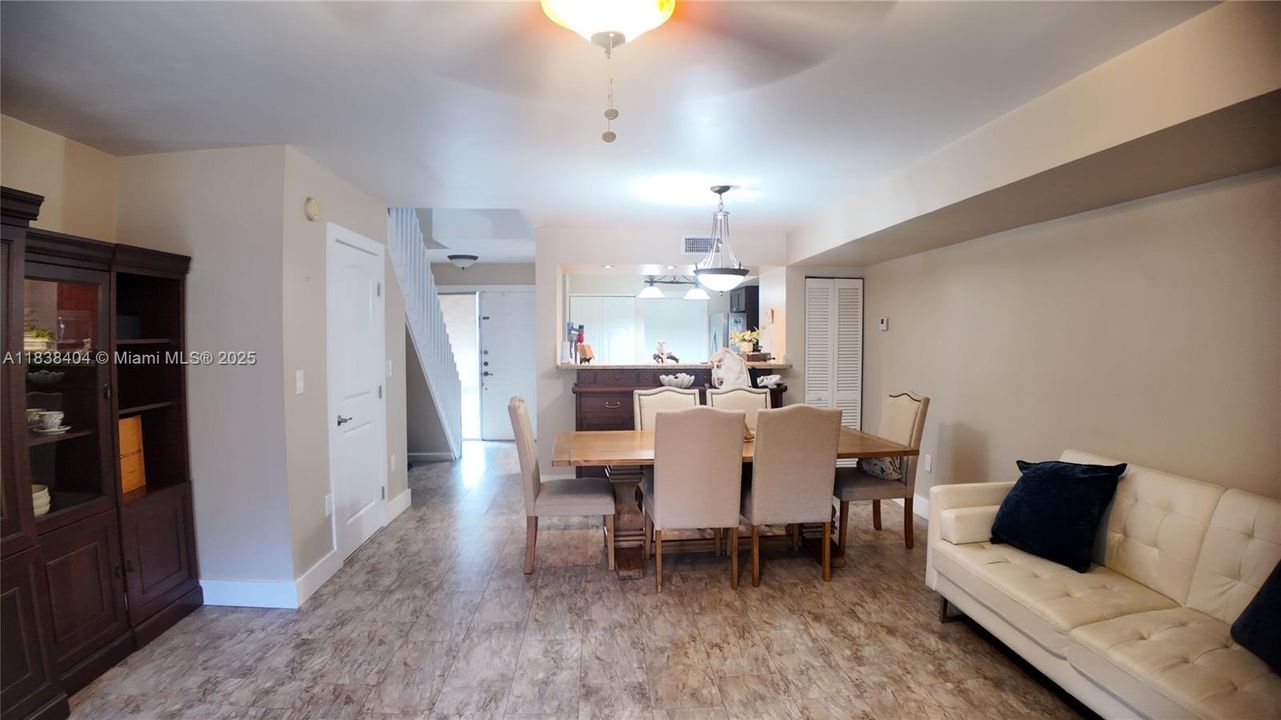 En Venta: $462,000 (3 camas, 2 baños, 1316 Pies cuadrados)