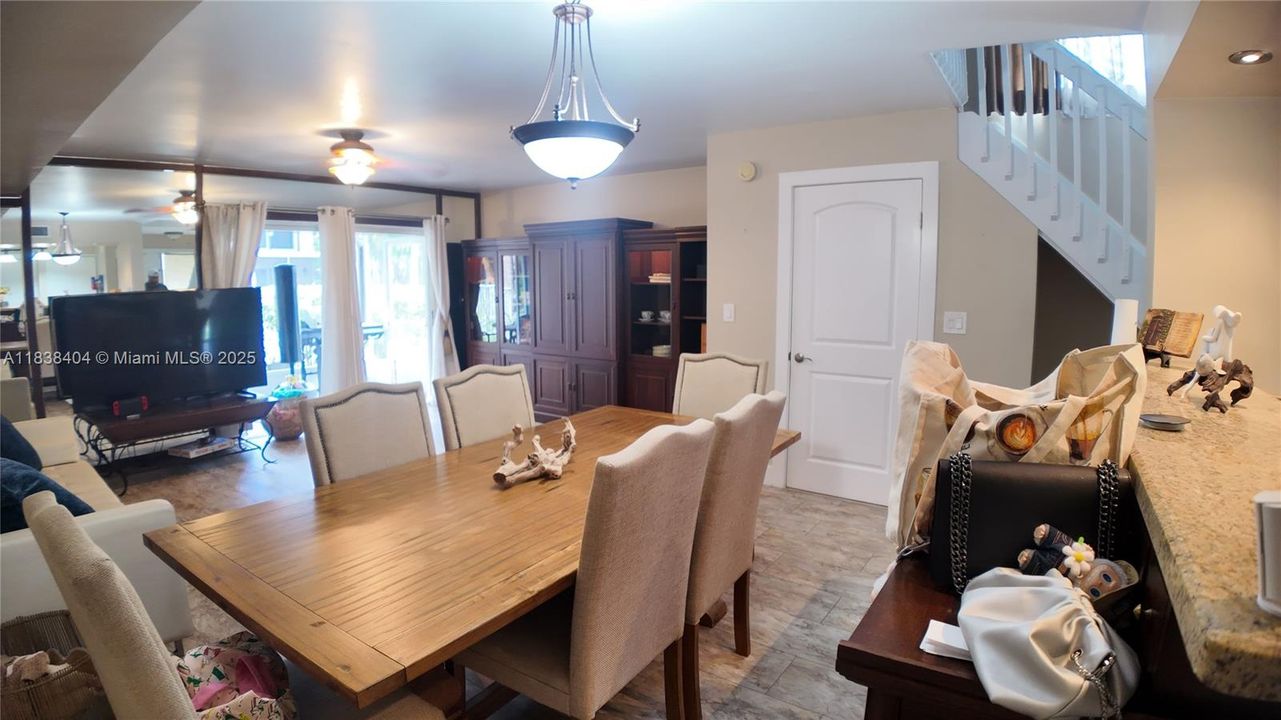 En Venta: $462,000 (3 camas, 2 baños, 1316 Pies cuadrados)