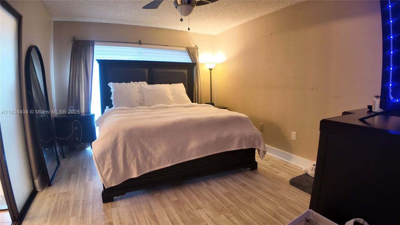 En Venta: $462,000 (3 camas, 2 baños, 1316 Pies cuadrados)