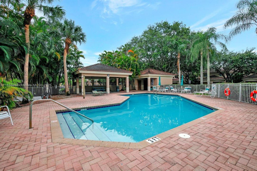 En Venta: $462,000 (3 camas, 2 baños, 1316 Pies cuadrados)