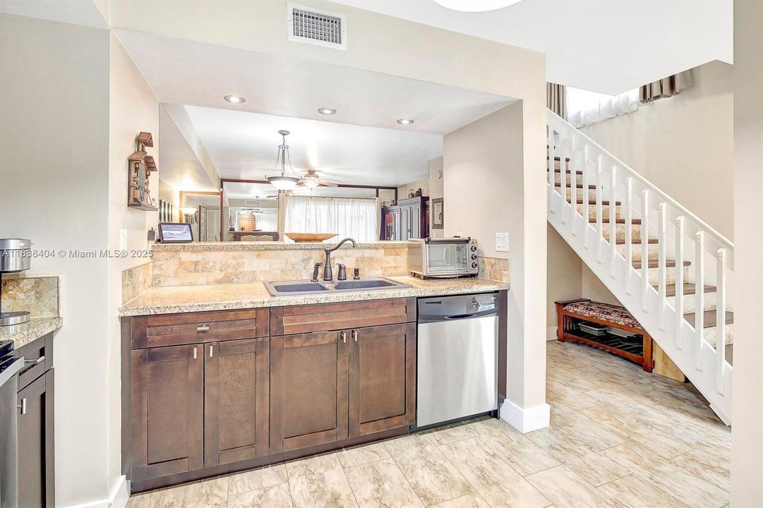 En Venta: $462,000 (3 camas, 2 baños, 1316 Pies cuadrados)