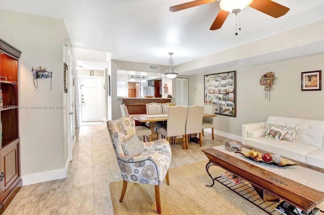 En Venta: $462,000 (3 camas, 2 baños, 1316 Pies cuadrados)