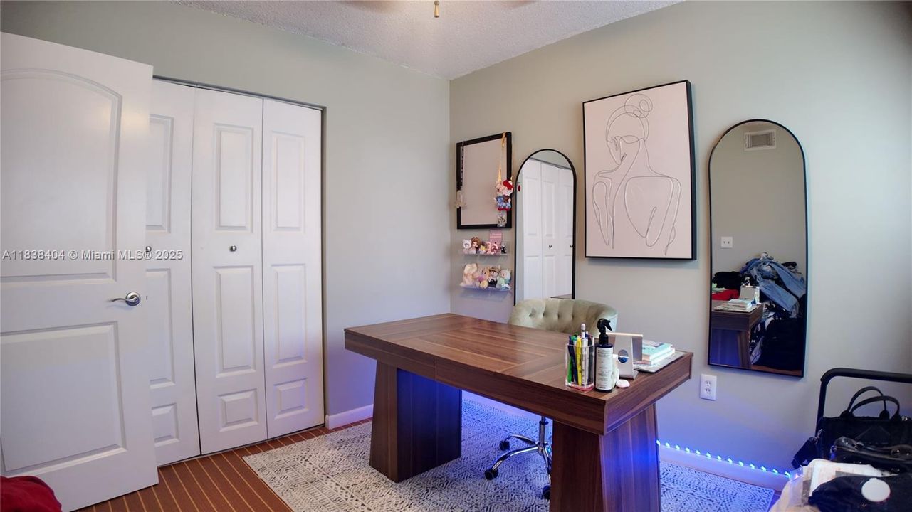 En Venta: $462,000 (3 camas, 2 baños, 1316 Pies cuadrados)