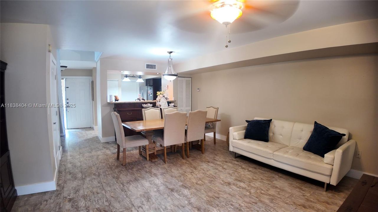 En Venta: $462,000 (3 camas, 2 baños, 1316 Pies cuadrados)