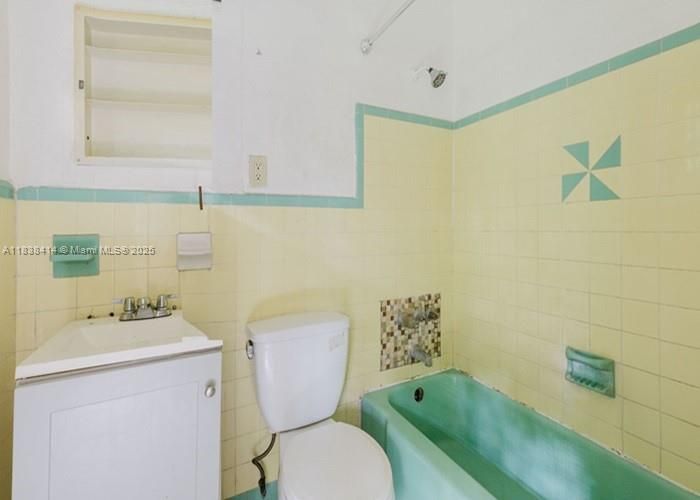 合同活跃: $694,300 (0 贝兹, 0 浴室, 0 平方英尺)