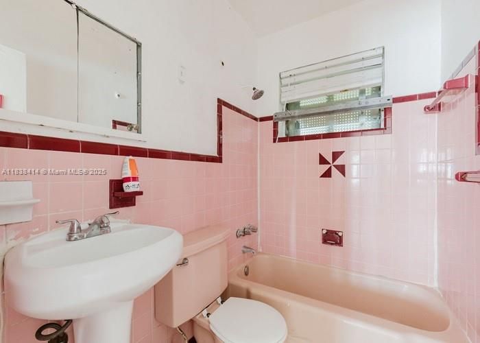 合同活跃: $694,300 (0 贝兹, 0 浴室, 0 平方英尺)