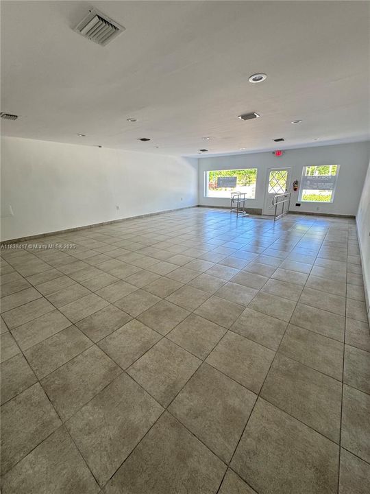 出租: $6,499 (0 贝兹, 0 浴室, 0 平方英尺)