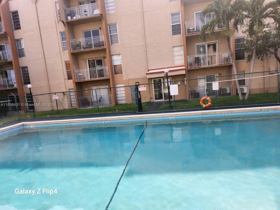 En Venta: $250,000 (2 camas, 2 baños, 782 Pies cuadrados)