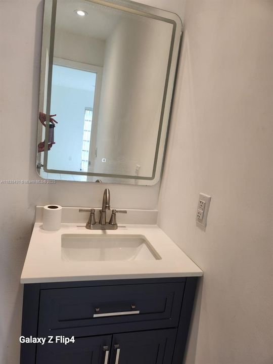 En Venta: $250,000 (2 camas, 2 baños, 782 Pies cuadrados)