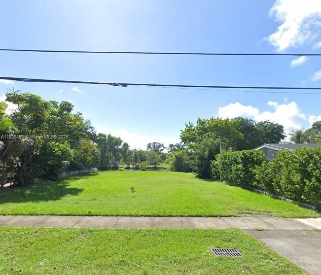 For Sale: $749,900 (0.18 acres)