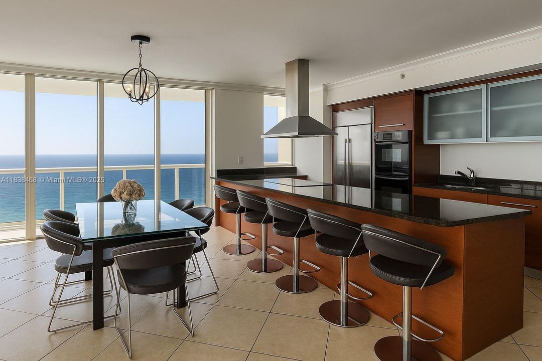 En Venta: $2,599,900 (3 camas, 3 baños, 2065 Pies cuadrados)