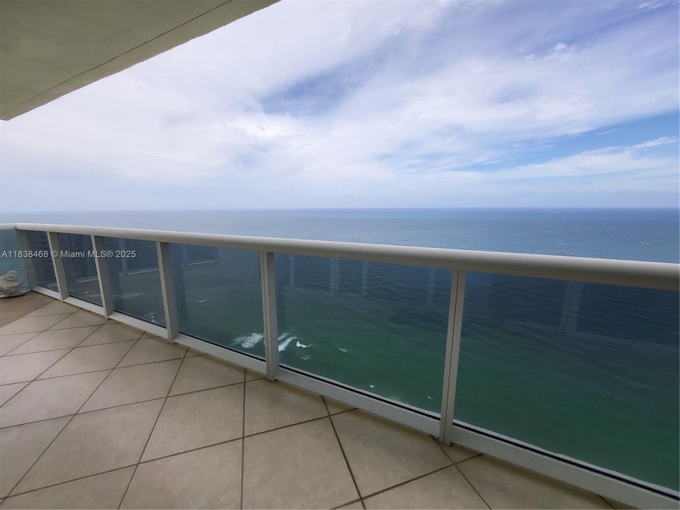 En Venta: $2,599,900 (3 camas, 3 baños, 2065 Pies cuadrados)