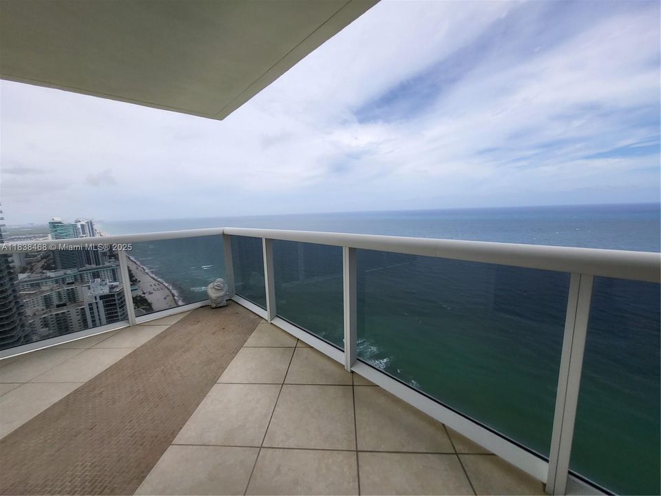 En Venta: $2,599,900 (3 camas, 3 baños, 2065 Pies cuadrados)