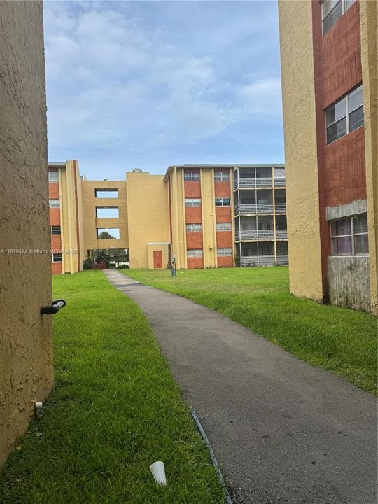 Activo con contrato: $115,000 (2 camas, 2 baños, 1100 Pies cuadrados)