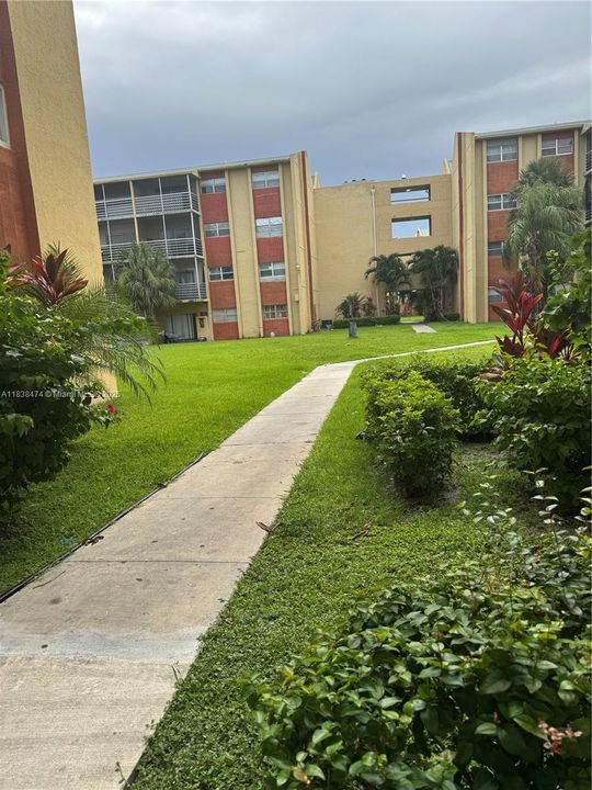 Activo con contrato: $115,000 (2 camas, 2 baños, 1100 Pies cuadrados)