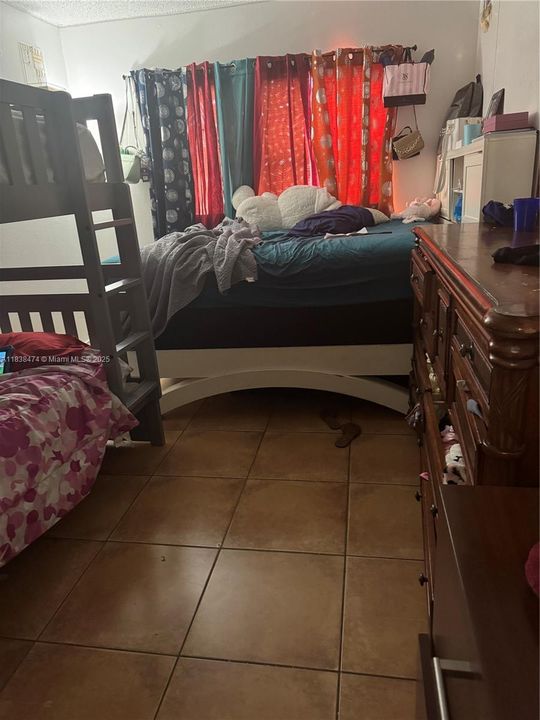 Activo con contrato: $115,000 (2 camas, 2 baños, 1100 Pies cuadrados)