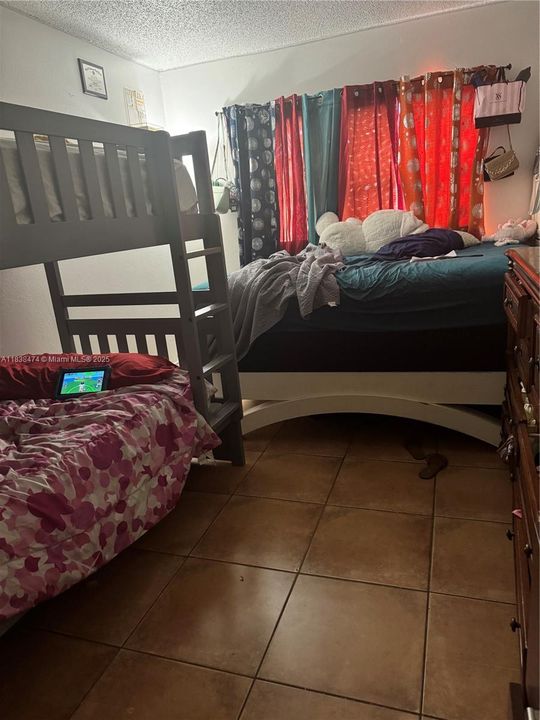 Activo con contrato: $115,000 (2 camas, 2 baños, 1100 Pies cuadrados)