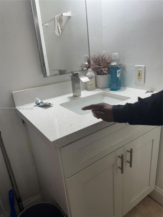 Activo con contrato: $115,000 (2 camas, 2 baños, 1100 Pies cuadrados)