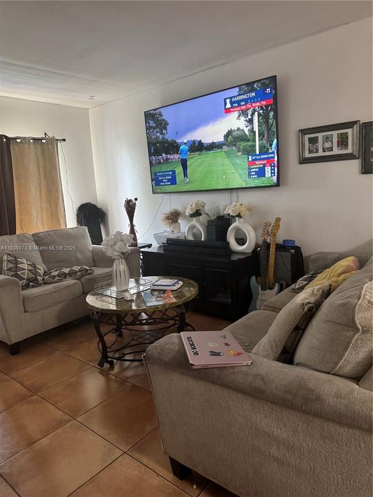 Activo con contrato: $115,000 (2 camas, 2 baños, 1100 Pies cuadrados)