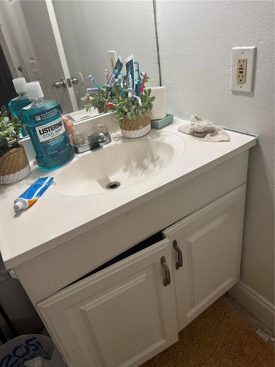 Activo con contrato: $115,000 (2 camas, 2 baños, 1100 Pies cuadrados)