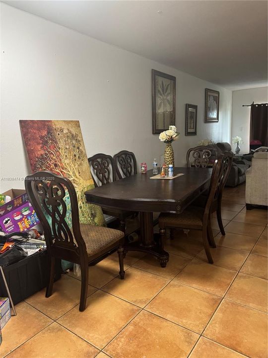 Activo con contrato: $115,000 (2 camas, 2 baños, 1100 Pies cuadrados)