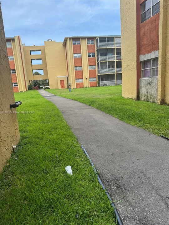 Activo con contrato: $115,000 (2 camas, 2 baños, 1100 Pies cuadrados)