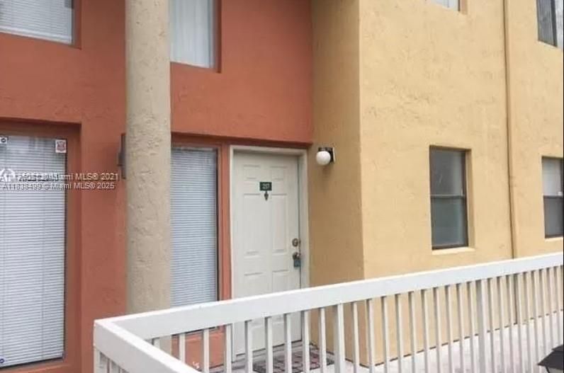 Vendido Recientemente: $199,999 (2 camas, 2 baños, 1032 Pies cuadrados)