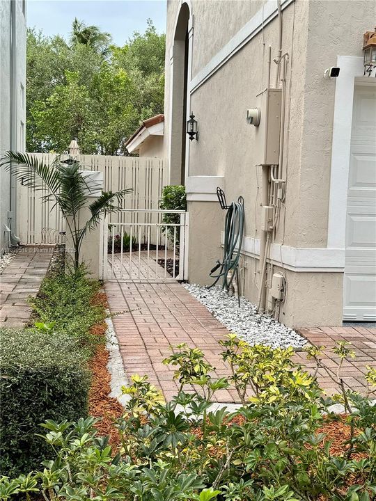 待售: $799,000 (4 贝兹, 2 浴室, 2022 平方英尺)