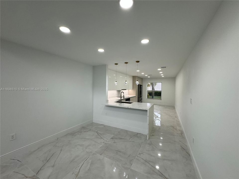 待售: $799,000 (4 贝兹, 2 浴室, 2022 平方英尺)